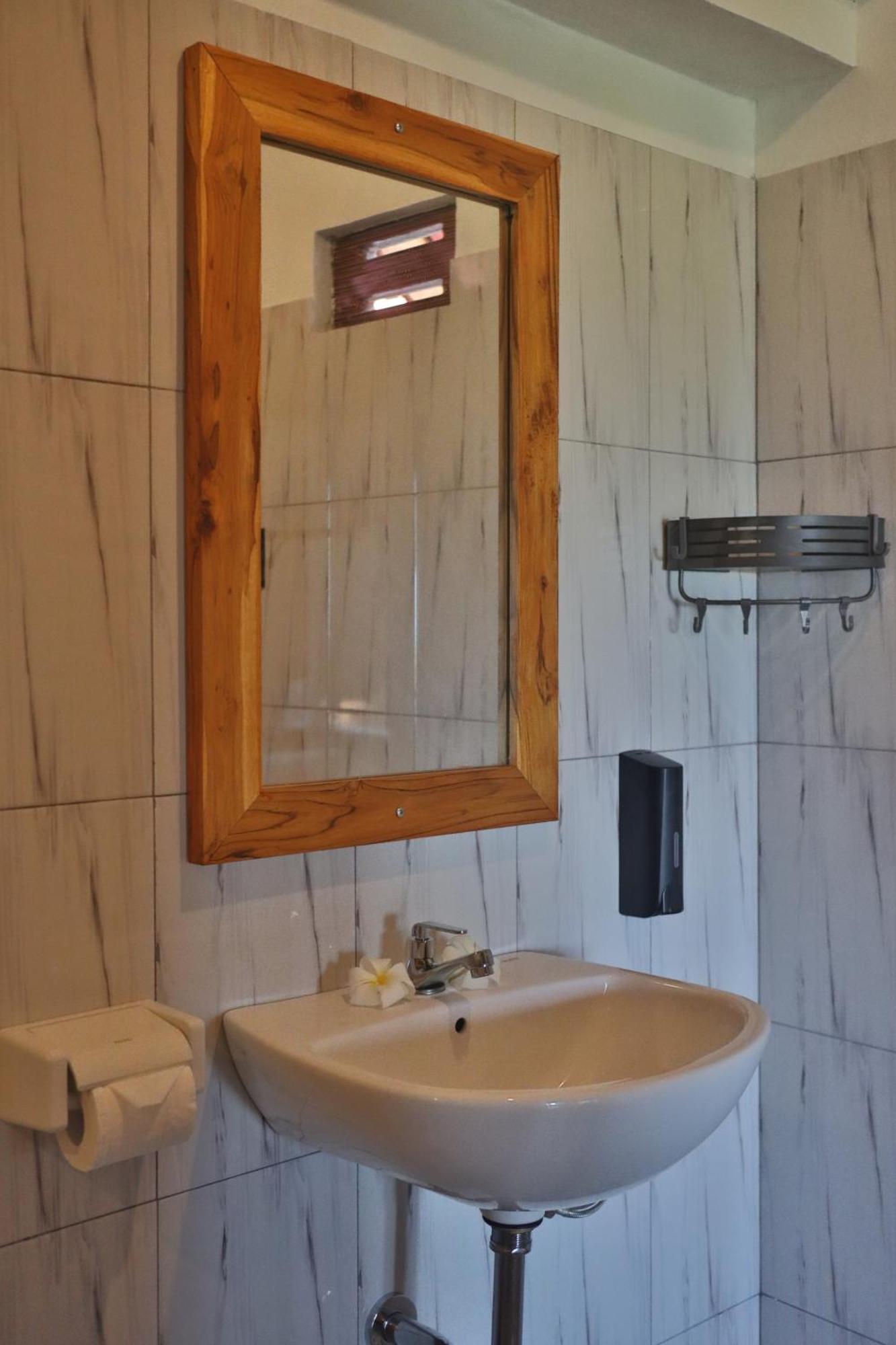 Hotel Sebuluh Sunset Hill Batumadeg Pokój zdjęcie